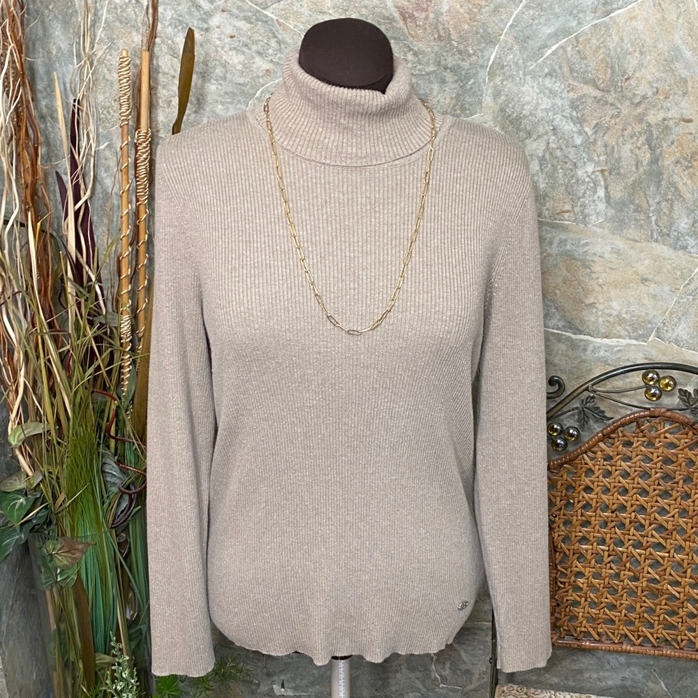Ralph Lauren Women's Beige pull over turtleneck long sleeved warm Sweater